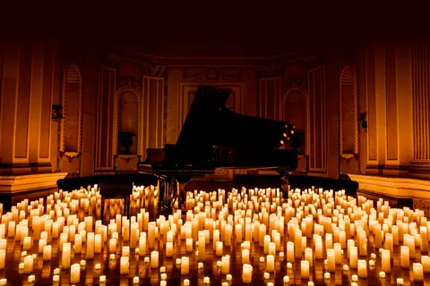 Афиша: Nova Orchestra. Людовико Эйнауди, Ханс Циммер и другие. Концерт при 1000 свечах в Перми 27 августа 2026
