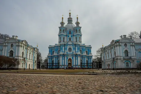 Афиша: Ансамбль Смольного монастыря с посещением сада в Санкт-Петербурге 11 июля 2026