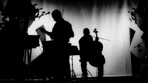 Афиша: Atomic Cellos. Мировые рок-хиты на виолончелях при свечах в оранжерее в Санкт-Петербурге 17 июля 2026