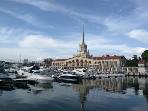 Афиша: Фото-приключение по центру Сочи: порт, парк, дольмены в Сочи 9 июля 2026