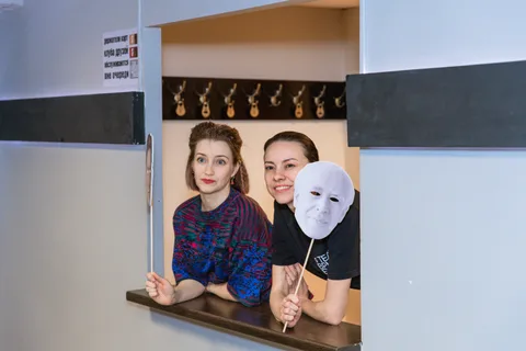 Афиша: Детская экскурсия по исторической сцене Театра Маяковского в Москве 27 сентября 2026